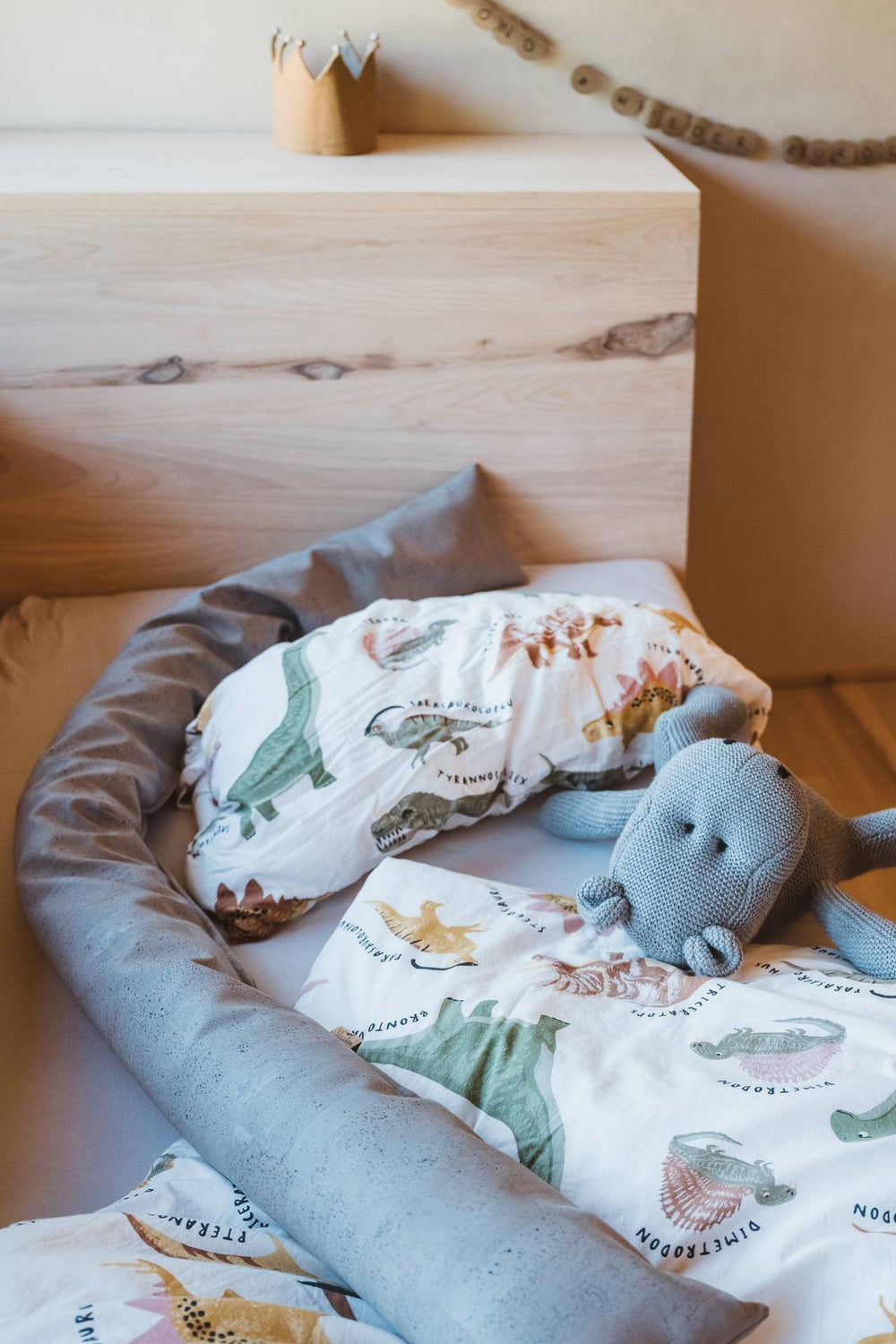 bettschlange_kork_antiallergen_abwischbar_schutz_gitterbett