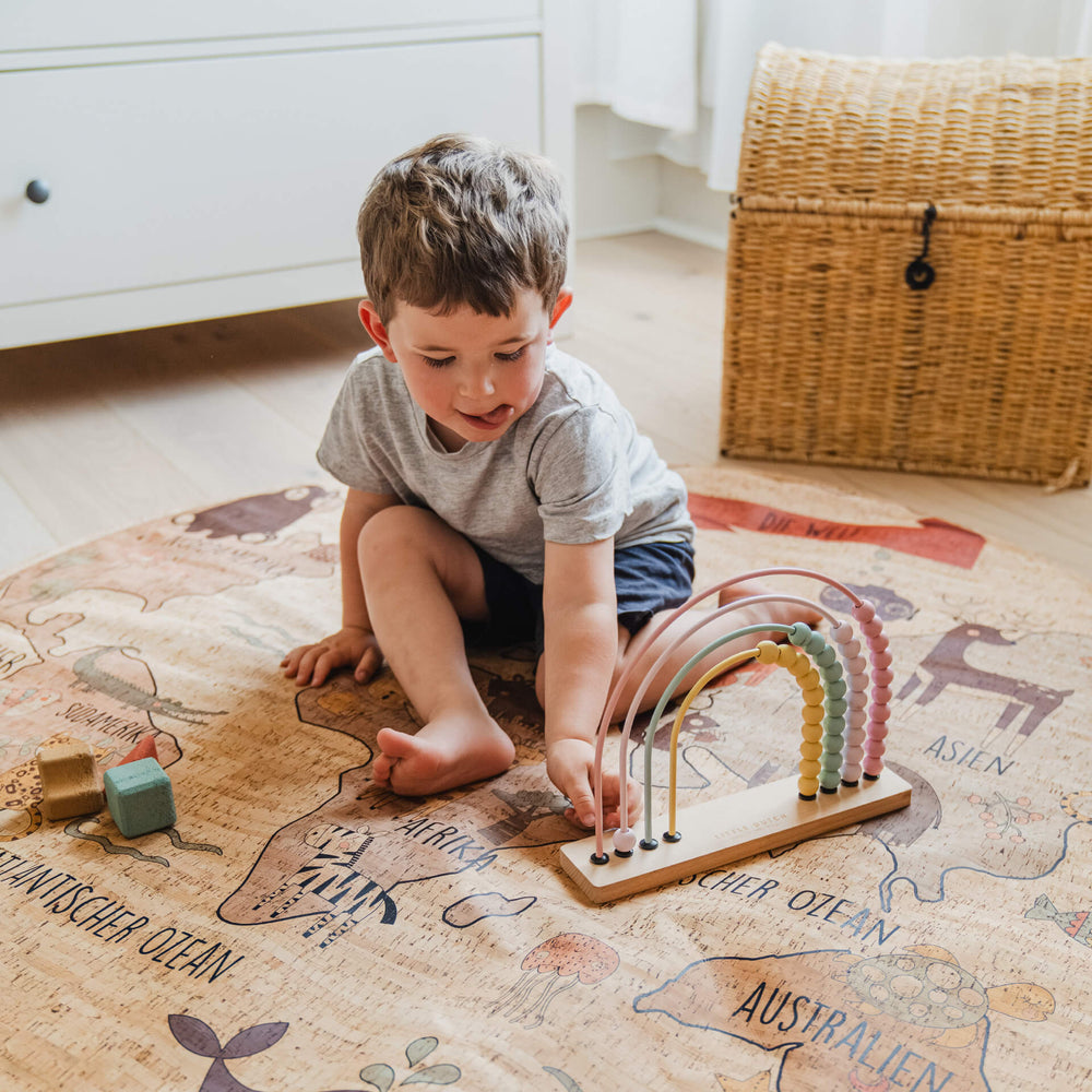 Krabbeldecke aus Kork mit Weltkartenmotiv