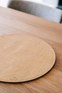 clarissakork_table_runner_bold_round_place_cover_table_decoration_non_slip_handmade_easy_care_cork_washable_ecological
