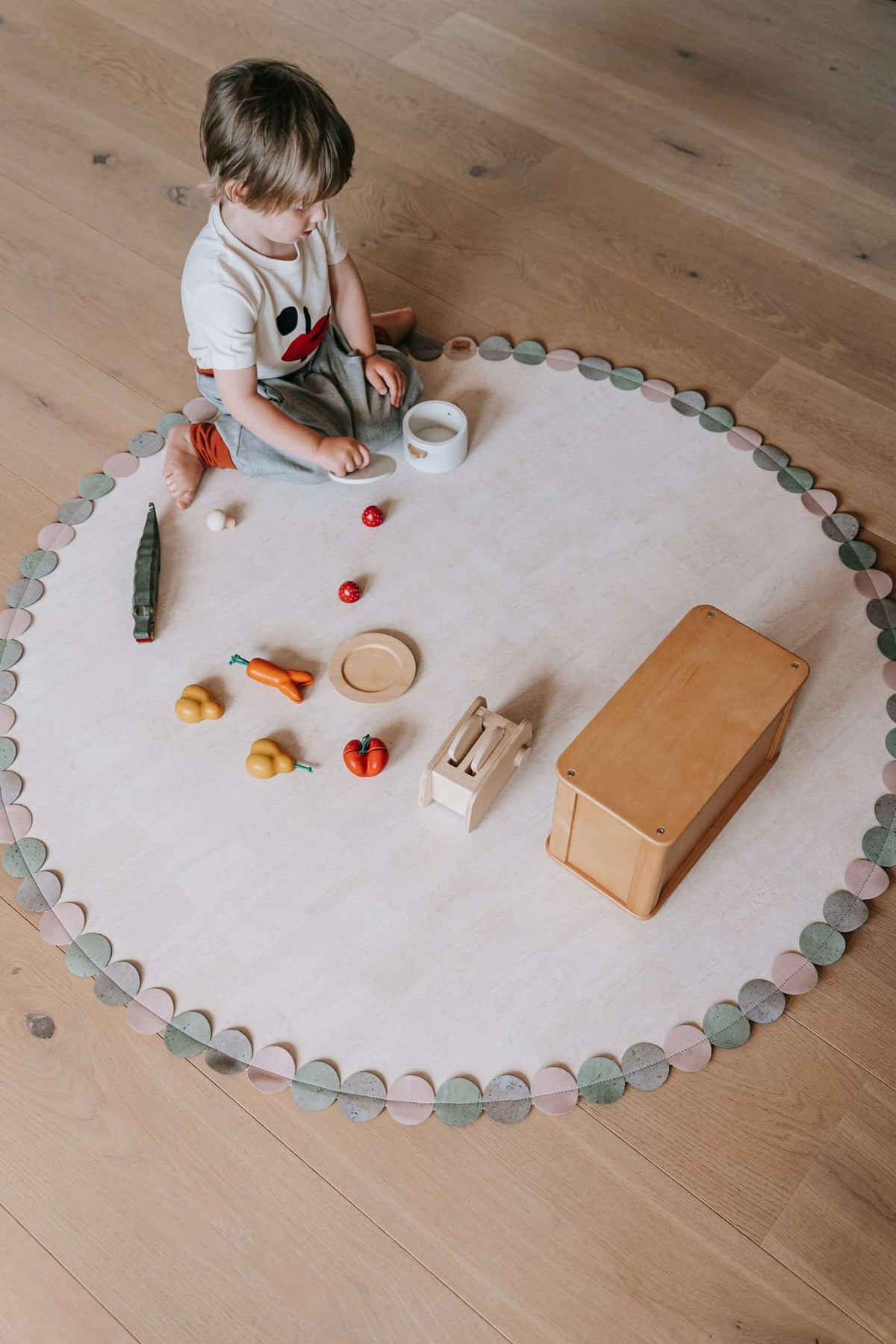 Kork Kinderteppich Loose Dots Round